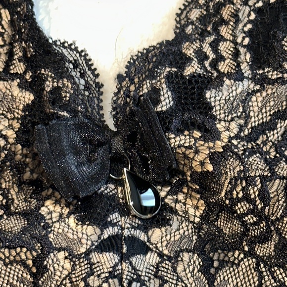 Soma black velvet and lace top size Large - Picture 4 of 17